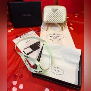 🇲🇽 PRADA UNISEX 
Cream/Tan Perforated Coin Wallet. W/Prada Box, Tissue & Ribbon